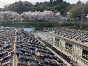 石州丸惣瓦と桜　ひたすら荷揚げ